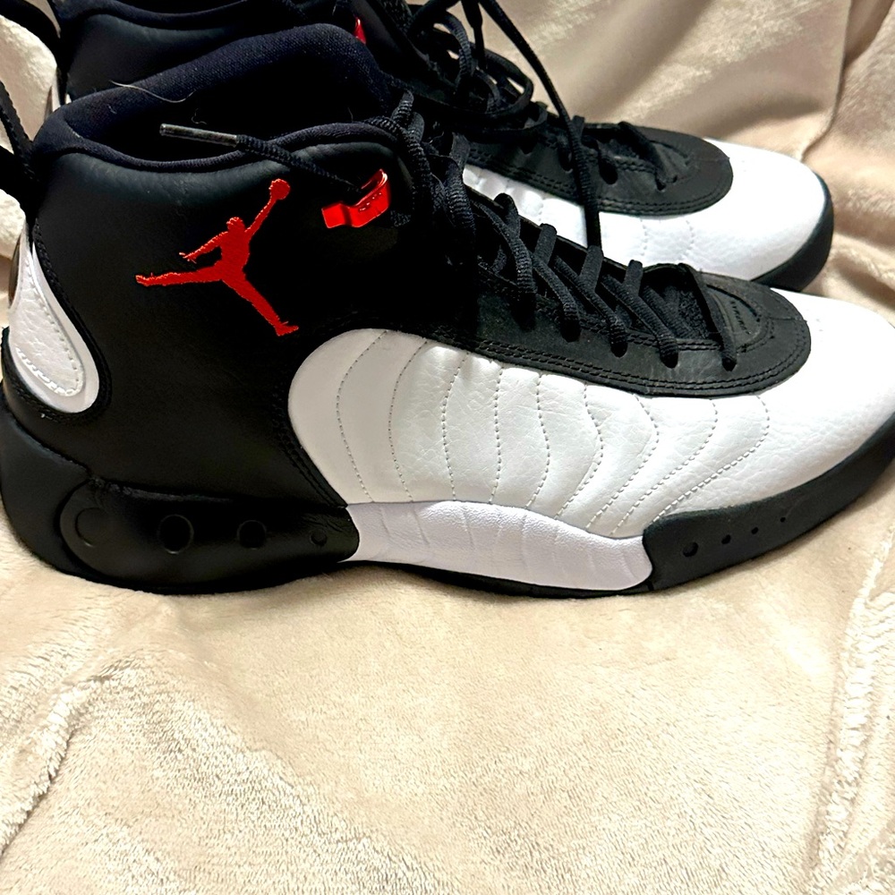 Men’s size 13 Jordan jumpman team 2 ,